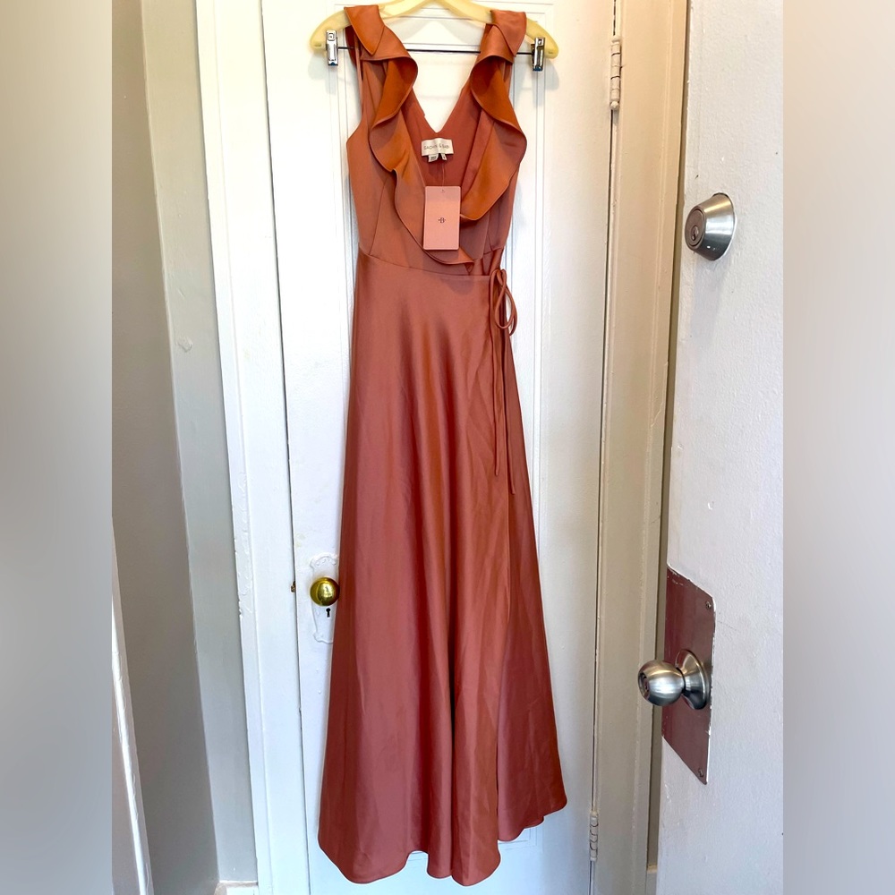 Tansy Satin Charmeuse Maxi Dress
STYLE #60369360
Color: Sedona Sunset
Size: 6